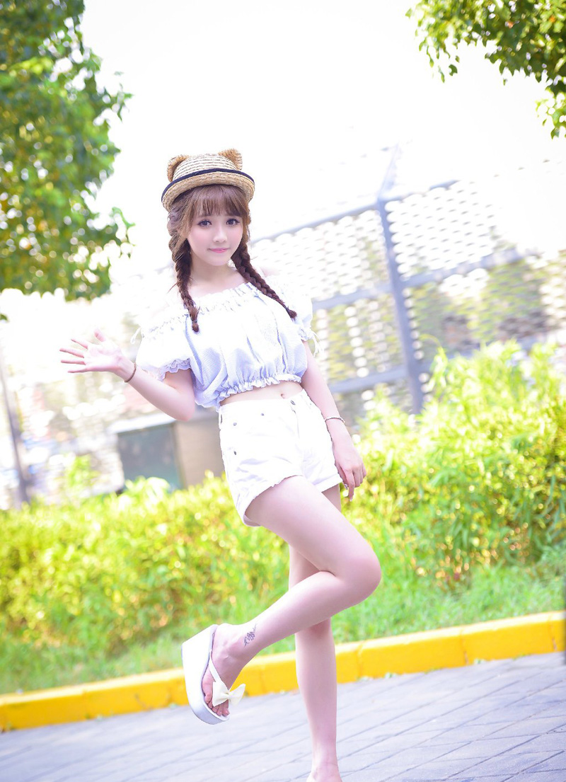 戏，这么演，叫戏，那么演，也叫戏，这一场下了，那一场上来，看戏的，是自己，上台的，也是自己。你是自由的，你有权利以自己的方式表达自己的路。他人喜不喜欢你走出来的路，不是你的事情，因为，毕竟，你没有强迫任何人。
